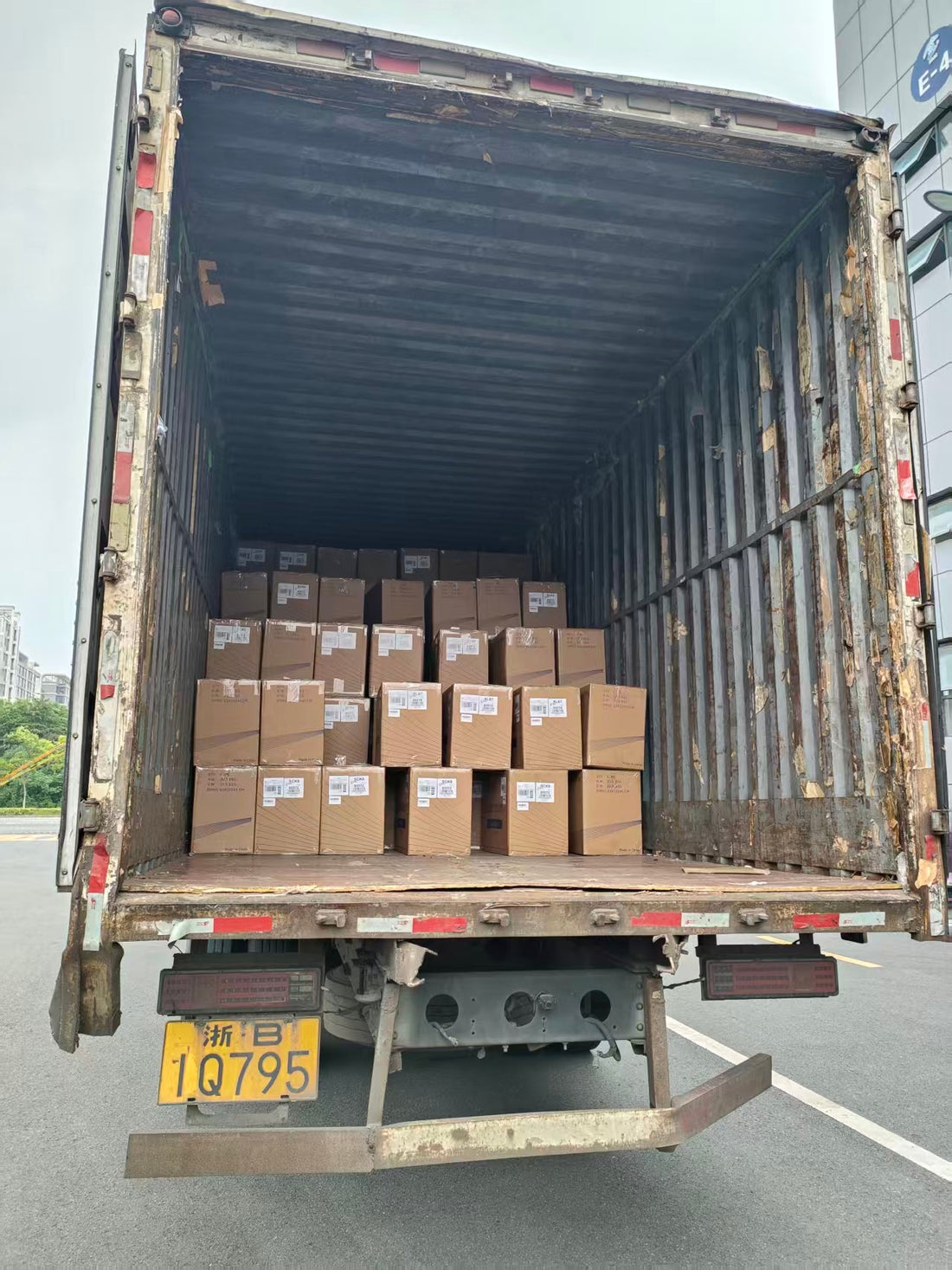 Lanceton Is Getting Ready for the Big Sale: A Look Behind the Shipments